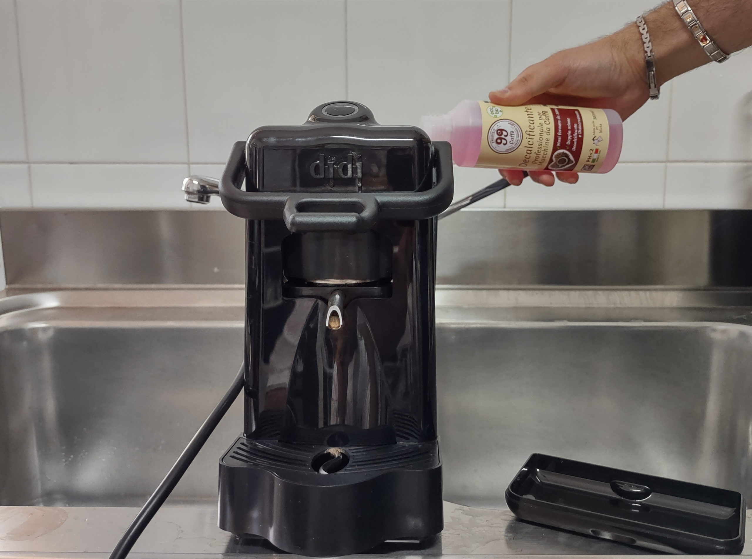 Decalcificazione , come pulire la macchina del caffè dal calcare?